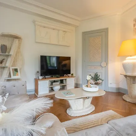 아파트 Beautiful Haussmannian In Center