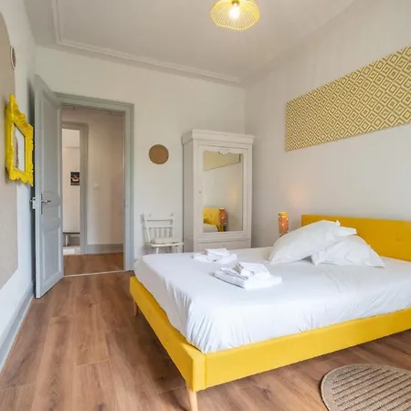 Beautiful Haussmannian In Center 아파트